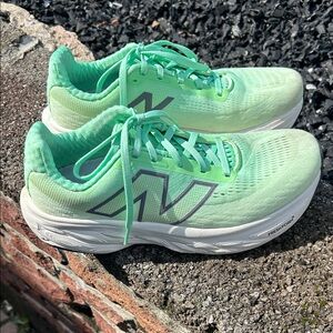 Womens New Balance 1080 size 7.5